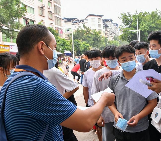 震惊全网：老师高考前48小时 弄丢全班准考证