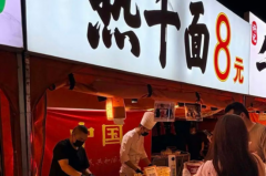 地摊车销售涨600% 多地夜市重回街头
