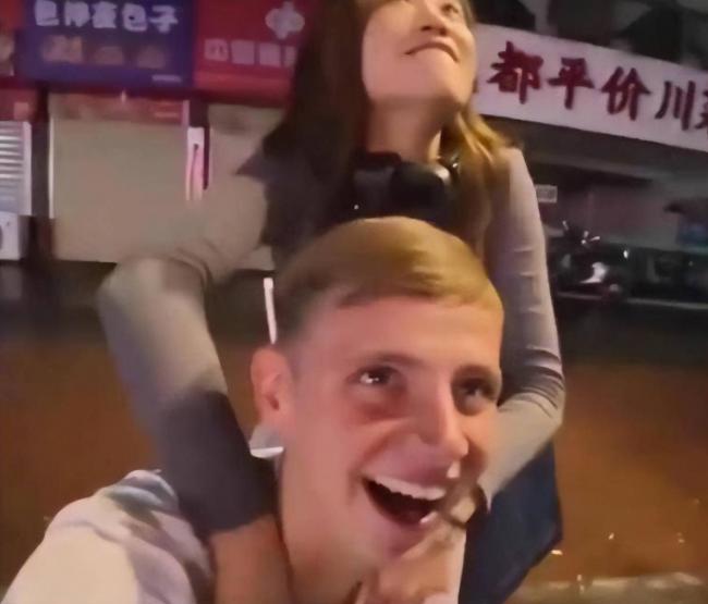 西安女教师配合外籍博主博流量 辞职也难逃追责