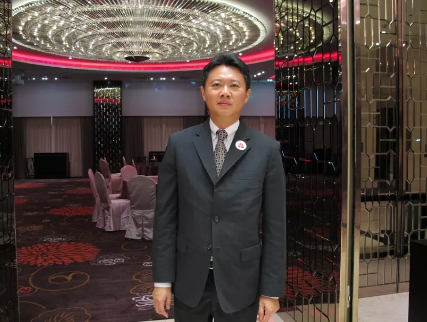 坐飞机别大意 55岁华人富豪长途飞行后 中风离世