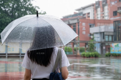 女大学生被停止资助  威胁赞助者  引起网友愤怒