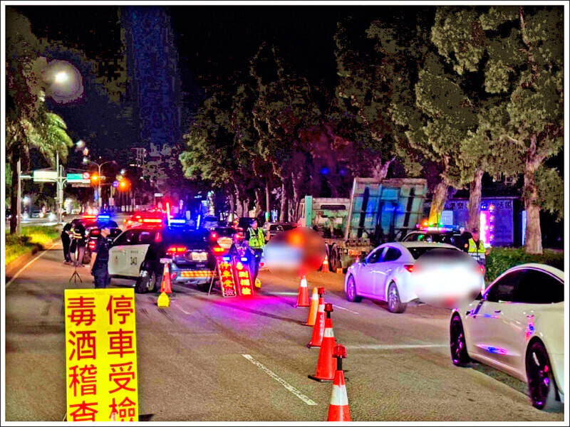 新北市何姓男子因涉毒驾遭检方起诉。法院调查发现,何男是在停妥车子,熄火下车后,才被警方查获,无法证明他吸毒后驾车,因此判他无罪。(资料照) 新北市何姓男子因涉毒驾遭检方起诉。法院调查发现,何男是在停妥车子,熄火下车后,才被警方查获,无法证明他吸毒后驾车,因此判他无罪。(资料照)