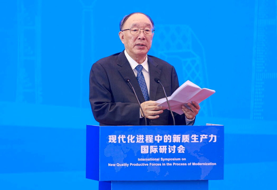 前重庆市长黄奇帆动向近来受到关注。图为2025年9月黄奇帆在一场研讨会上发表演说... 前重庆市长黄奇帆动向近来受到关注。图为2025年9月黄奇帆在一场研讨会上发表演说...